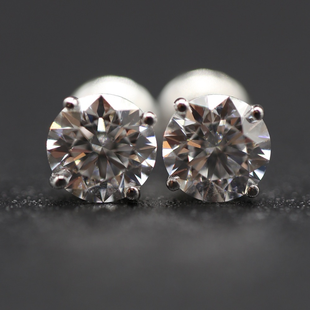 1.81 carat Diamond studs white gold